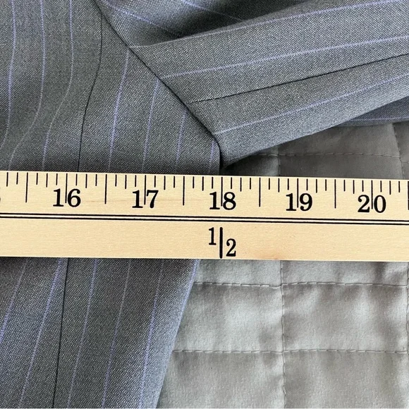 Banana Republic Women's Gray Pinstripe Blazer Size 6 - Picture 10 of 12
